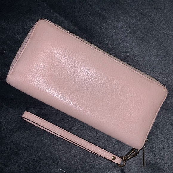 Michael Kors Jet Set Travel Continental Wallet
W/ attached wristlet strap - Picture 3 of 6